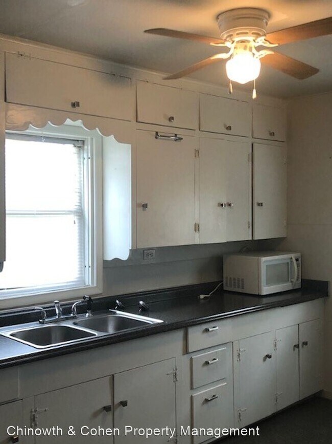 Building Photo - 1 br, 1 bath House - 210 E 3rd Ave