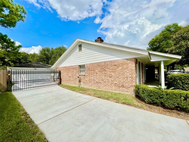 Building Photo - 12622 Westleigh Dr