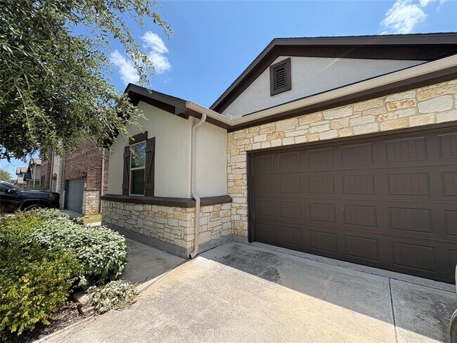 Building Photo - 147 Mary Max Cir