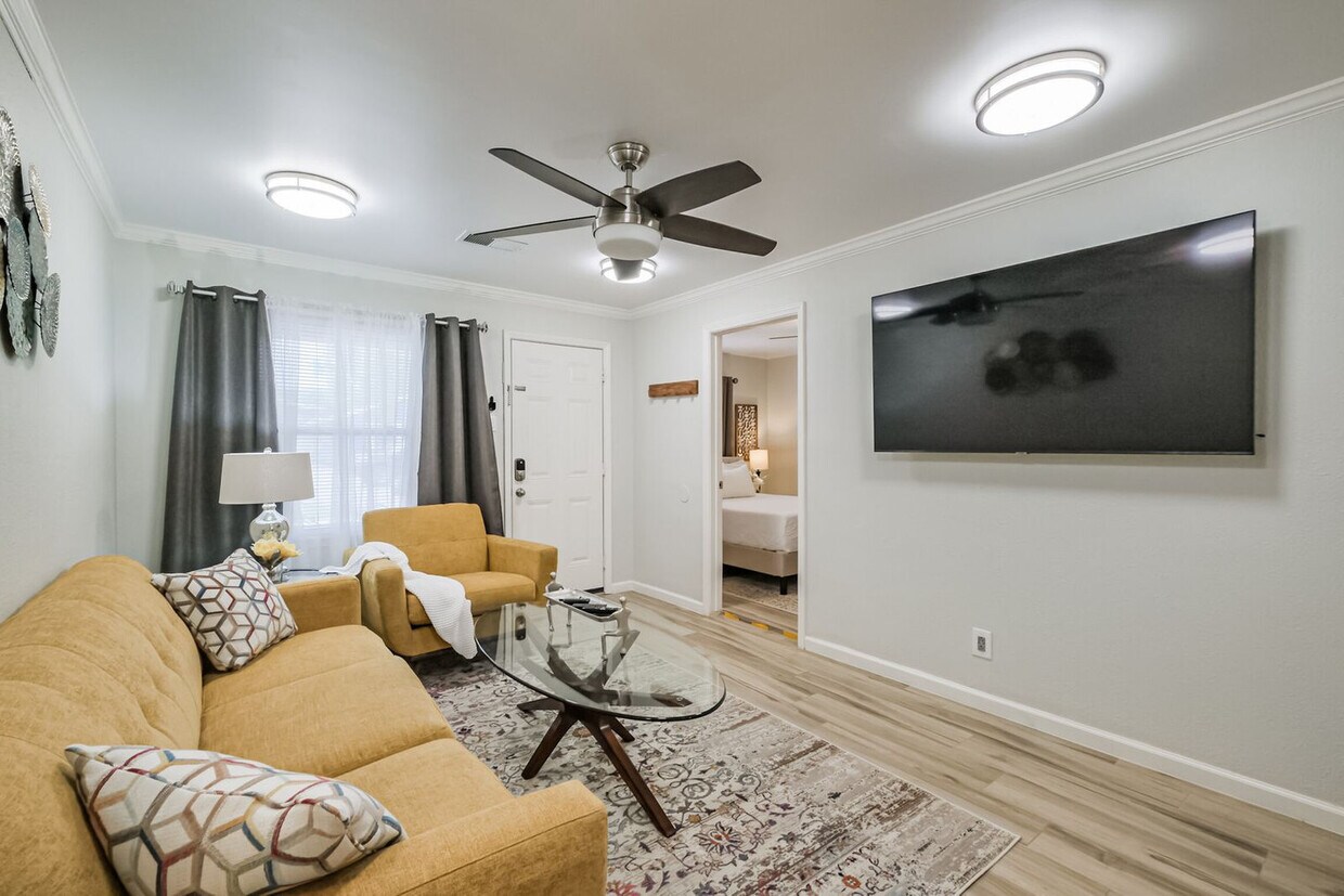 Foto principal - 1329 W 21st St