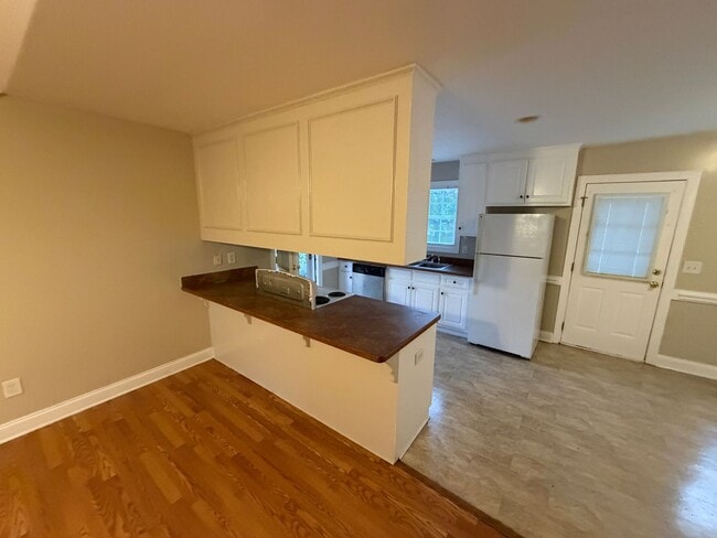 Building Photo - 3 Bedroom with 2 Full Baths and Large Yard