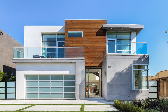 Building Photo - 912 N Crescent Heights Blvd