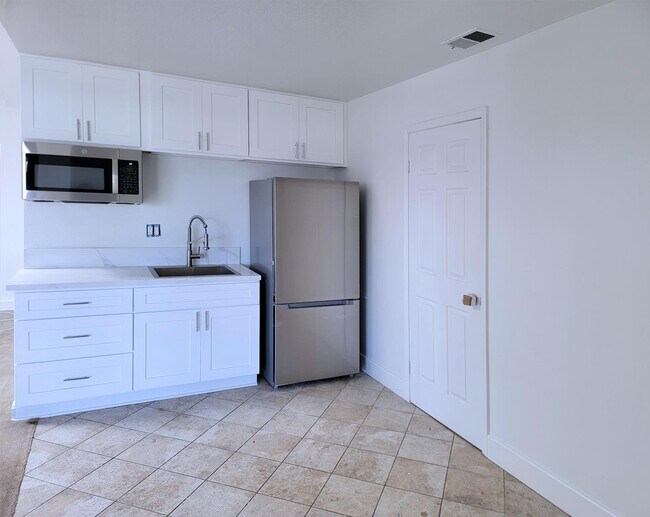 Interior Photo - 5132 Dunbar Drive