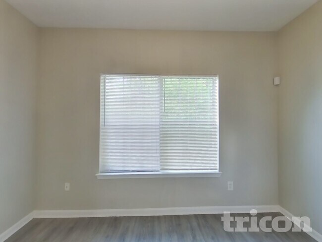 Foto del edificio - 213 Forrest Dr