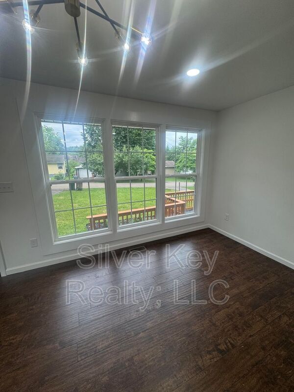 Foto del edificio - 3351 Coffman Dr