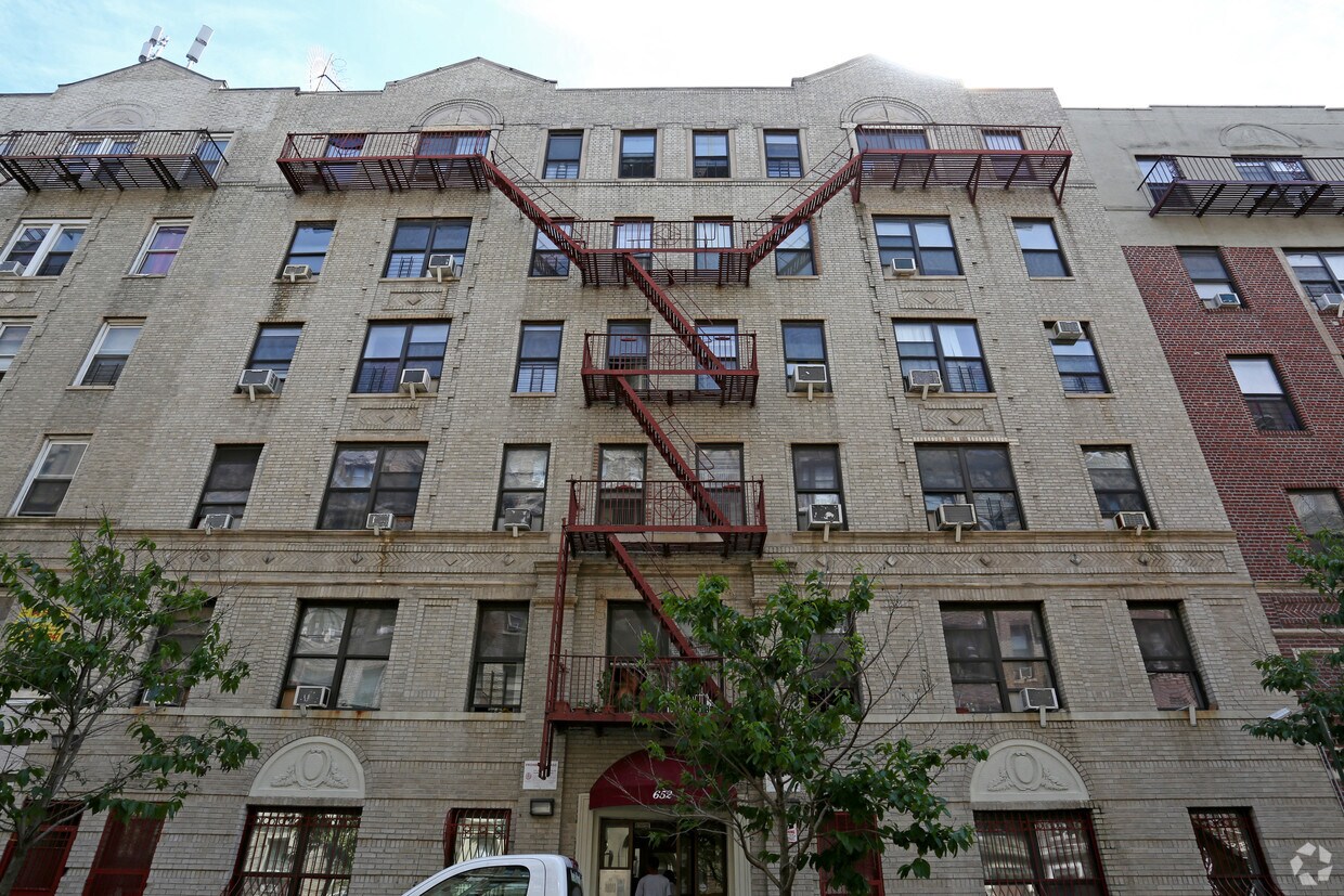 Foto del edificio - 652-660 W 160th St