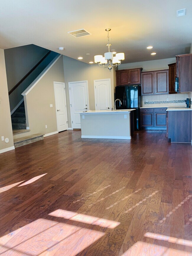 Main Living Area - 5323 Henry Doren Pt