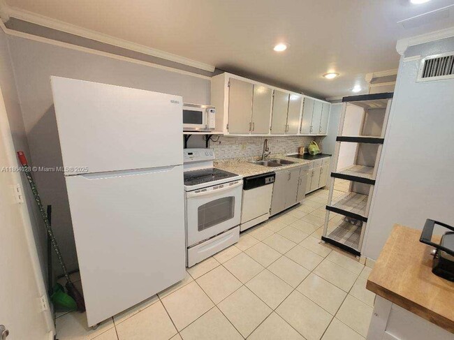 Foto del edificio - 3660 NE 166th St