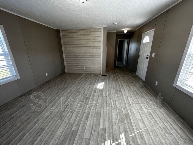 Building Photo - 205 W Tower Ln