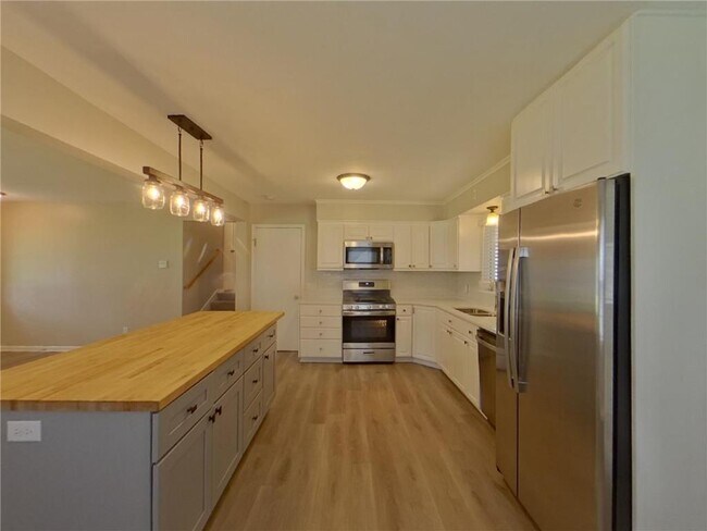 Foto del edificio - 7755 Eastwood Rd