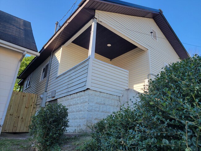 Foto del edificio - 1003 Hendrix Ave