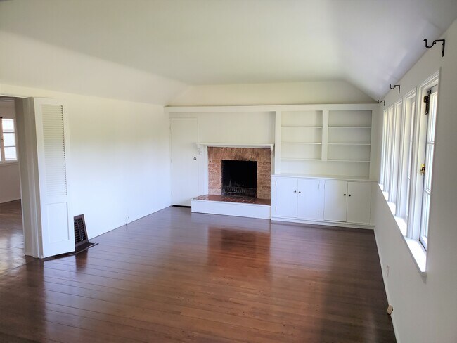 Foto del edificio - 8533 Rosewood Ave