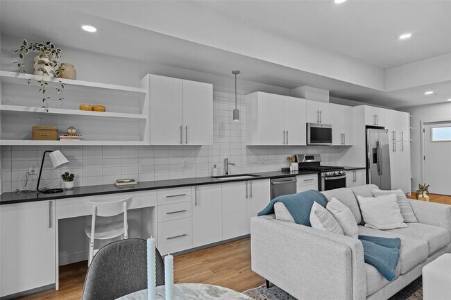 Foto del edificio - 4004 Banister Ln