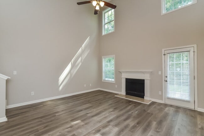 Building Photo - 6695 White Walnut Way