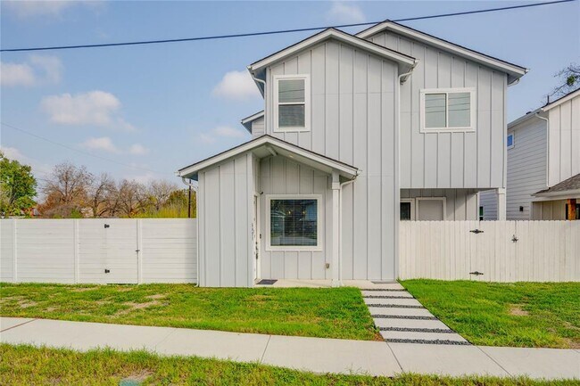 Building Photo - 5421 Blue Bird Ln