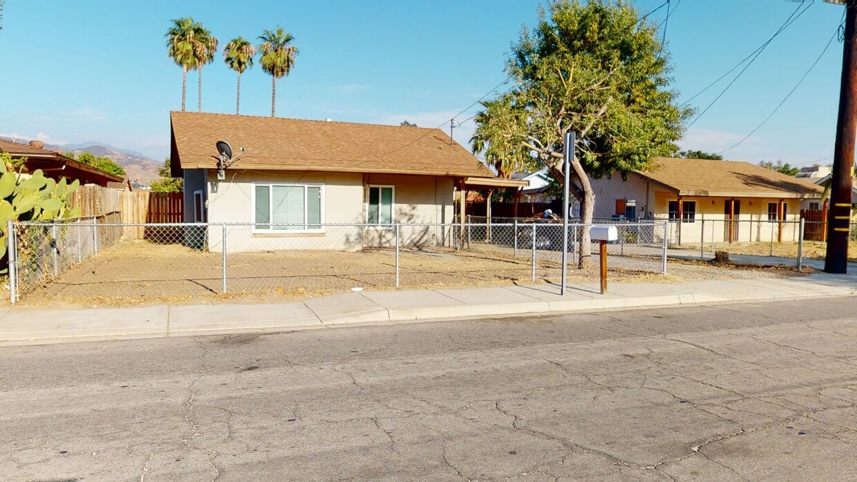 Coming Soon! Charming 2/1 Bungalow in North San Bernardino for Lease! - Coming Soon! Charming 2/1 Bungalow in North San Bernardino for Lease!