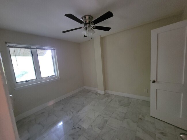 Foto del edificio - 207 N Dotger Ave
