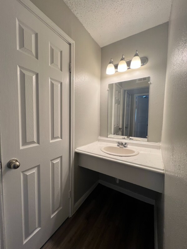 Building Photo - 2120 Strawberry Rd