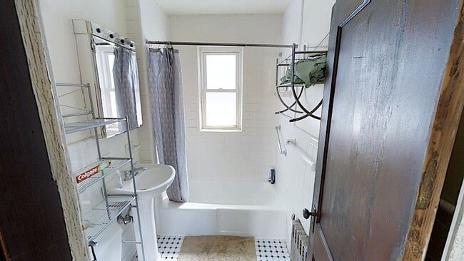 Foto del edificio - 243 Summer St