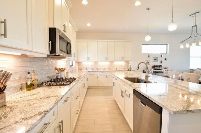 Foto del edificio - 12925 Alton Rd