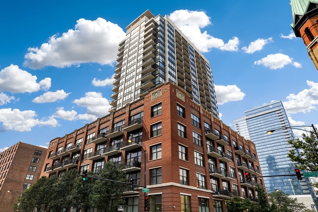 Building Photo - 210 S Desplaines St