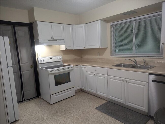 Building Photo - 85 Horton Cir