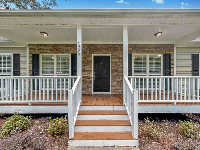 Building Photo - 670 Mitchell Dr