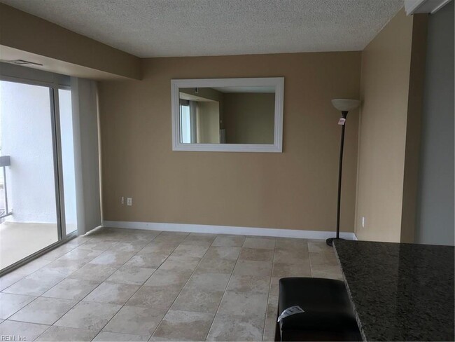 Building Photo - 3558 Shore Dr