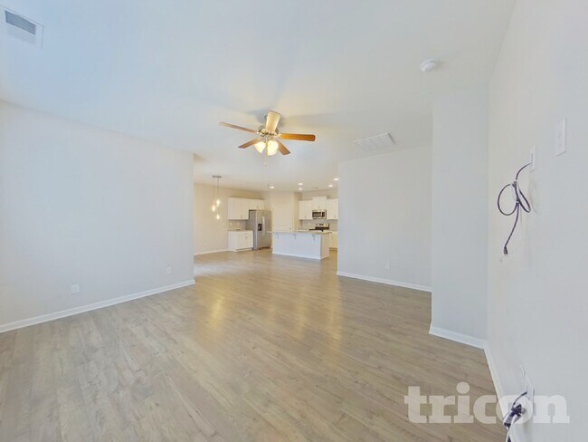 Foto del edificio - 453 All Seasons Dr