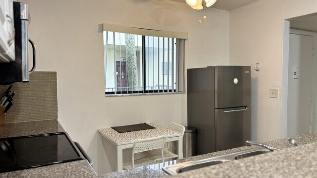 Building Photo - 5130 Las Verdes Cir