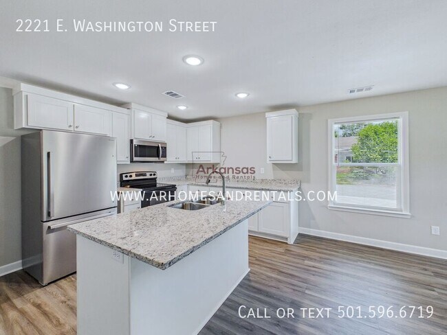 Foto del edificio - 2221 E Washington Ave