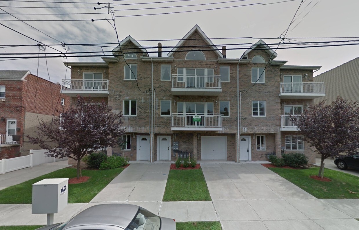 Primary Photo - 202-206 Kearney Ave