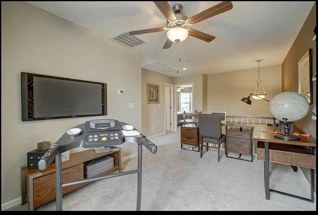 Building Photo - Room in Townhome on Revolutionary Trail