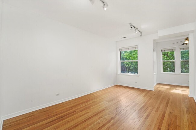 Foto del edificio - 4868 N California Ave