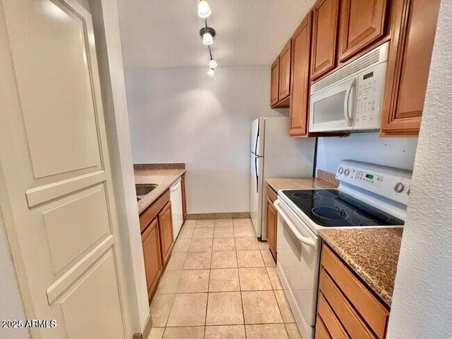 Foto del edificio - 7625 E Camelback Rd