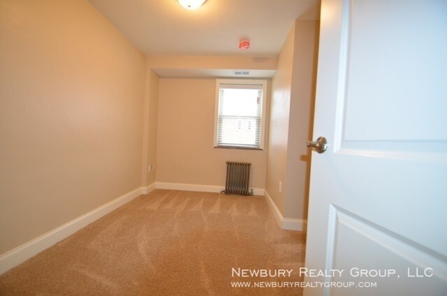 Primary Photo - 102 W Steuben St