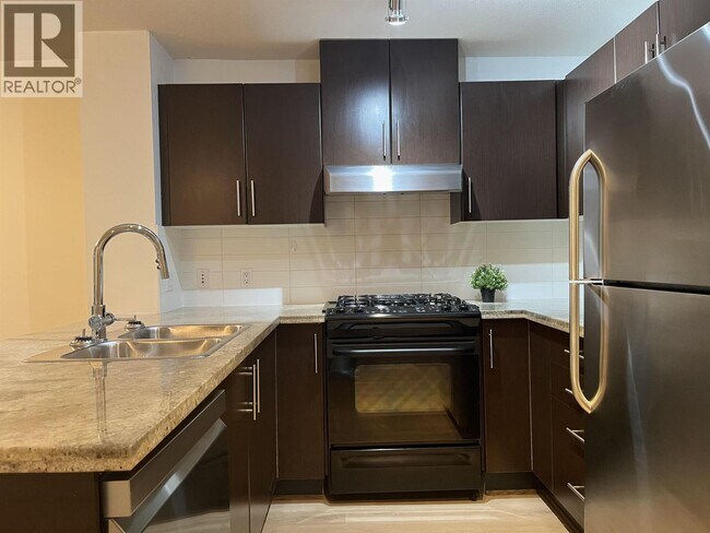 Photo du bâtiment - 700 Klahanie Dr