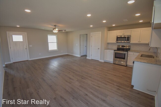 Foto del edificio - 3 br, 2 bath House - 306 N Wyandotte Street