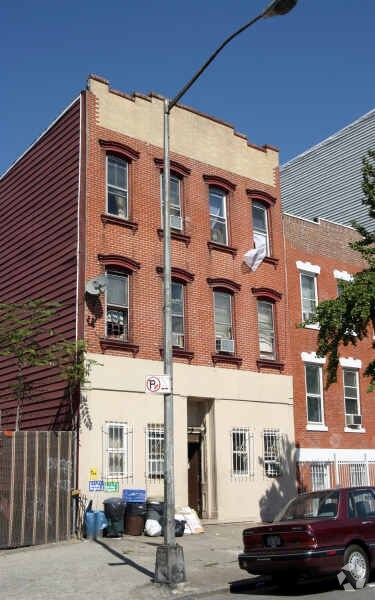 Primary Photo - 177 Montrose Ave