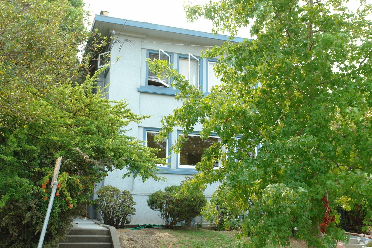 Foto del edificio - 688 Fairmount Ave