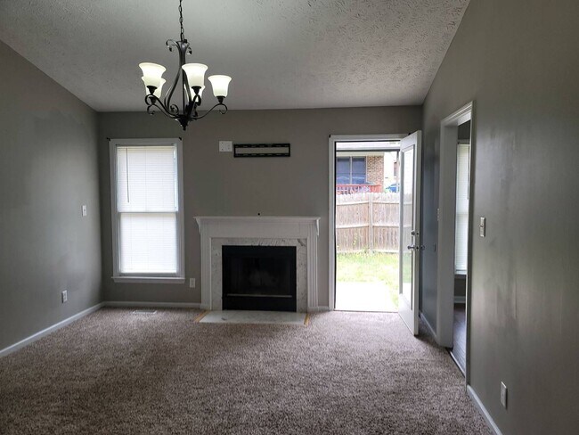 Building Photo - 3 Bedroom 2 Bath Ranch Home w/ Fenced Backyard. Minutes to Fort Bragg and Shopping!