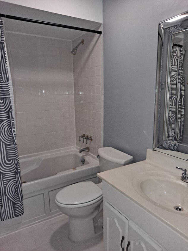 9355 Hamilton Ct Unit F, Des Plaines, IL 60016 Condo for Rent in Des