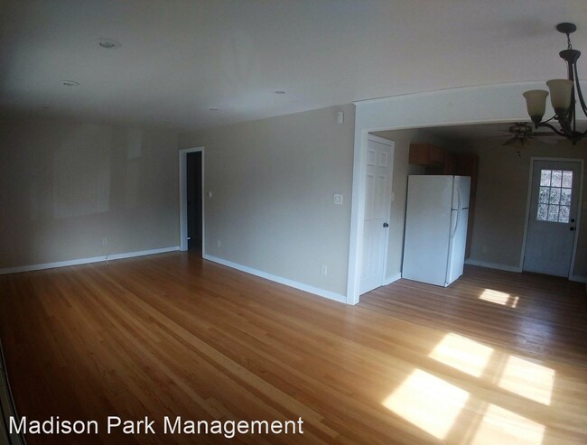 Building Photo - 3 br, 1 bath House - 165 S Pine Ave
