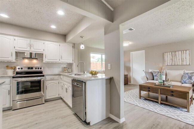 Foto del edificio - 2205 Richbrook Dr