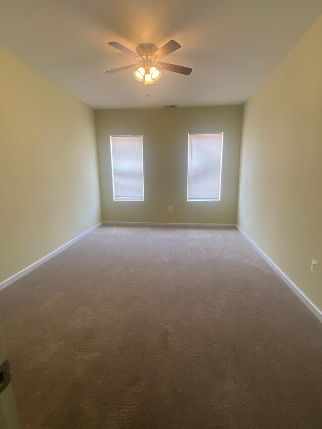 Foto del edificio - 447 N Curley St