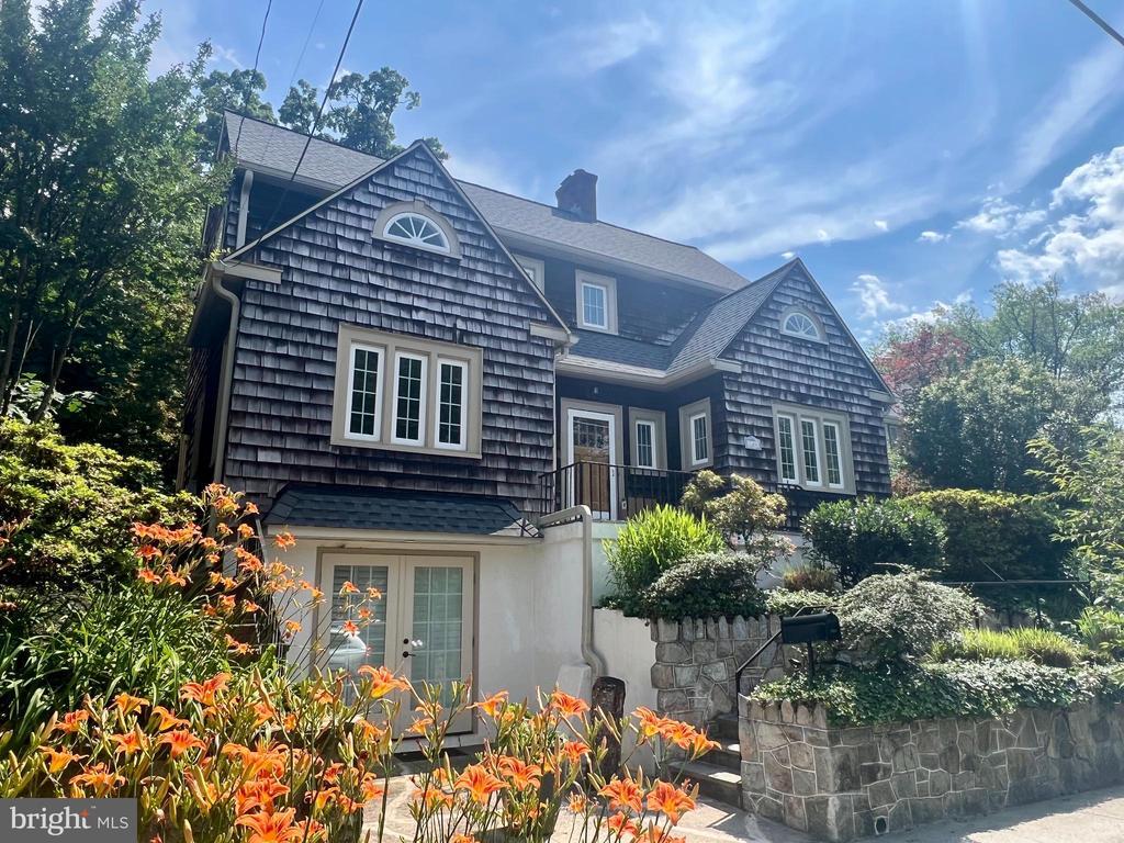 Foto principal - 3364 Stuyvesant Pl NW