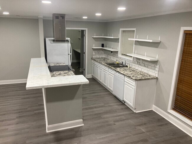 Kitchen - 102 Elie Dr