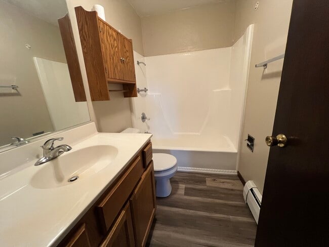 Baño completo - 5415 Schmutzler St