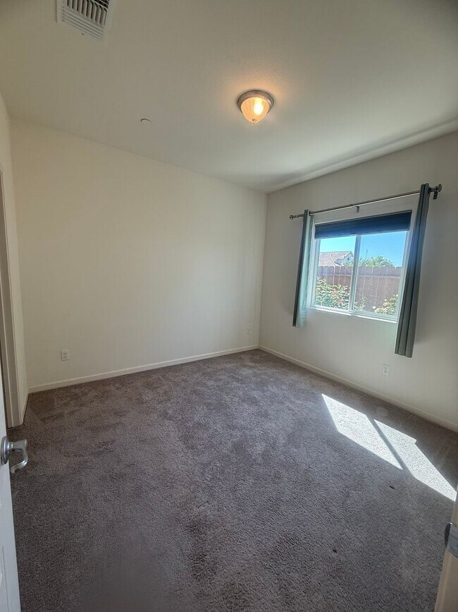 Foto del edificio - Beautiful 2 Bed / 2 Bath Home in 55+ Gated Community – Move-In Ready!
