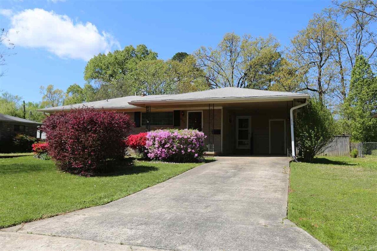 Foto principal - 312 Wedgewood Rd